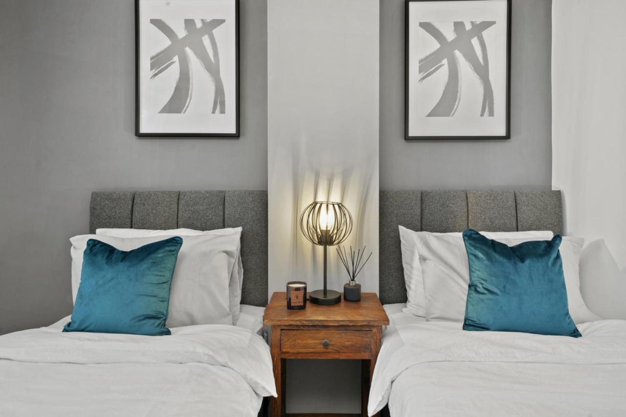 Stunning 2-Bedroom House With Free Parking & Wifi Chatham  Dış mekan fotoğraf