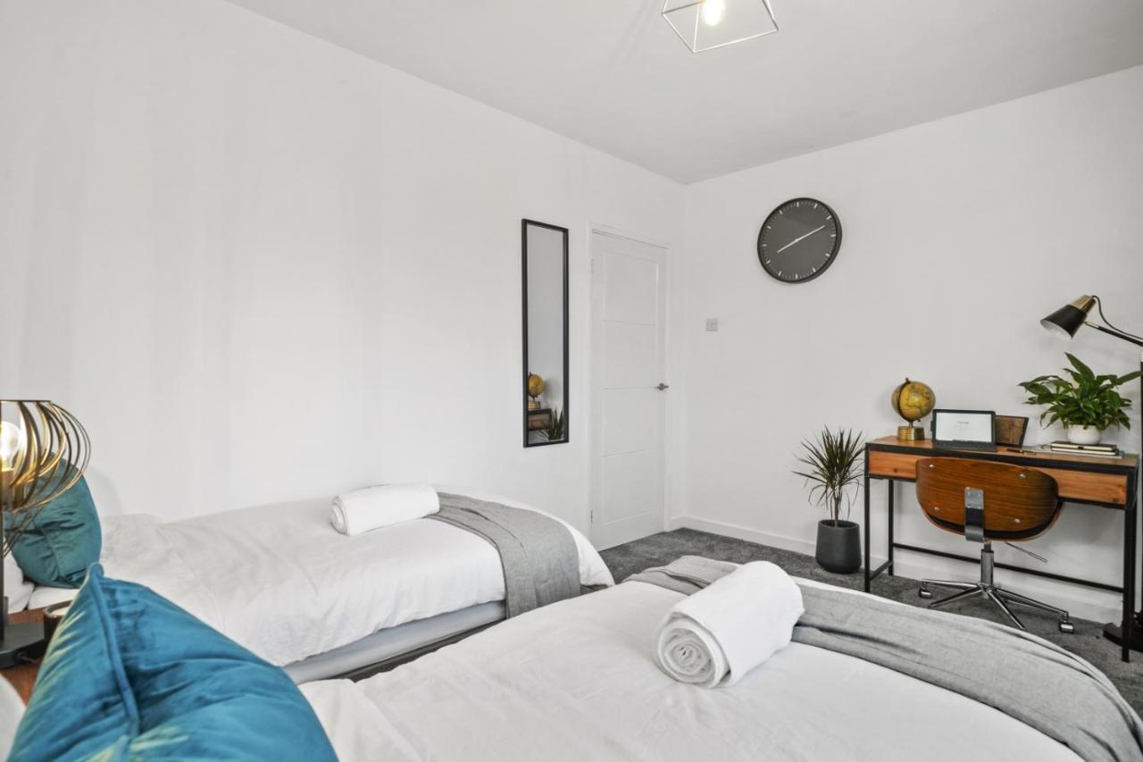 Stunning 2-Bedroom House With Free Parking & Wifi Chatham  Dış mekan fotoğraf