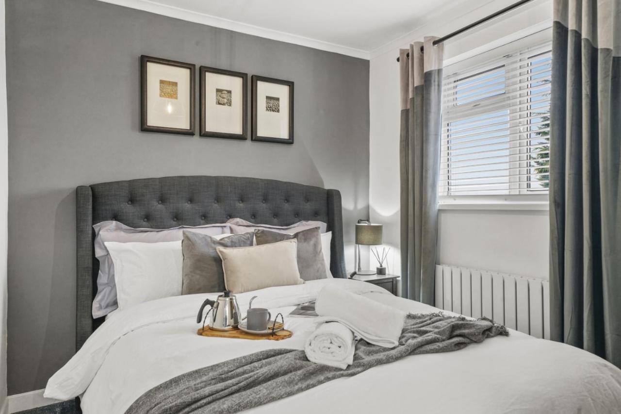 Stunning 2-Bedroom House With Free Parking & Wifi Chatham  Dış mekan fotoğraf