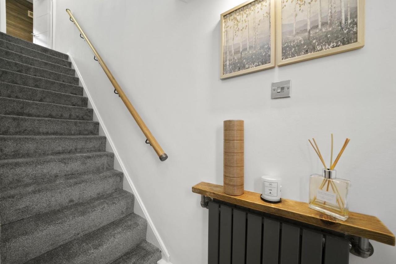 Stunning 2-Bedroom House With Free Parking & Wifi Chatham  Dış mekan fotoğraf