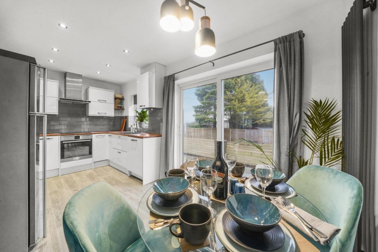 Stunning 2-Bedroom House With Free Parking & Wifi Chatham  Dış mekan fotoğraf